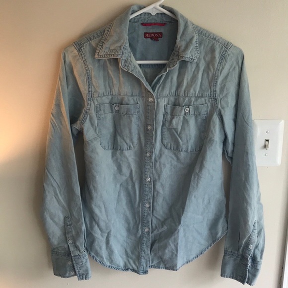 *FEATURED ITEM* 🍂 Chambray Button Up Shirt - Picture 1 of 5